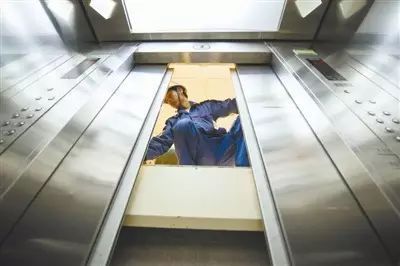 電梯維保工與保險(xiǎn)代理 職業(yè)對(duì)比與現(xiàn)狀剖析